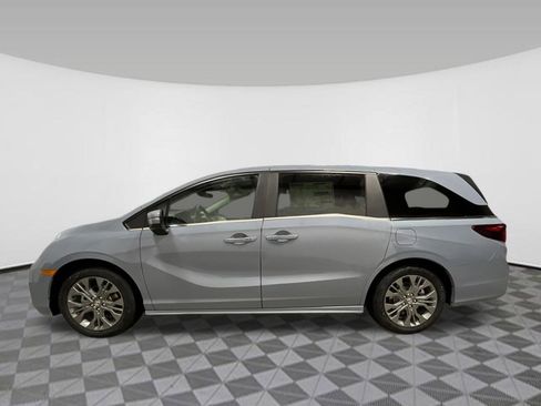 New 2026 Honda Odyssey Touring image 3