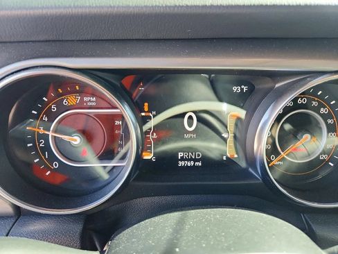 Used 2019 Jeep Wrangler Unlimited Sahara AWD/4WD image 14