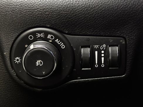 Used 2023 Jeep Compass Latitude image 25