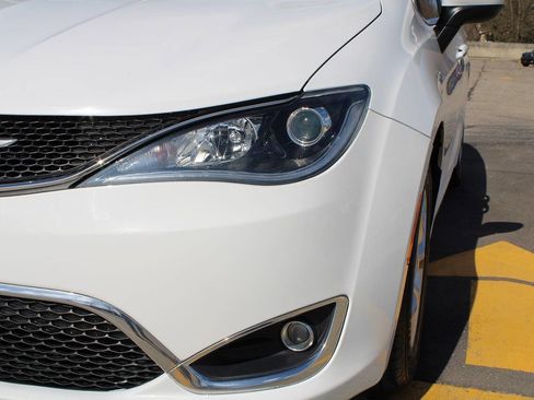 Used 2017 Chrysler Pacifica Touring Plus w/ Tire & Wheel Group image 17