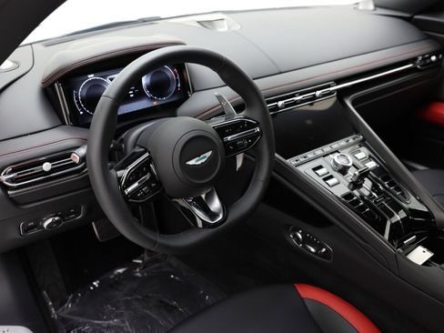 Used 2025 Aston Martin DB12 image 5