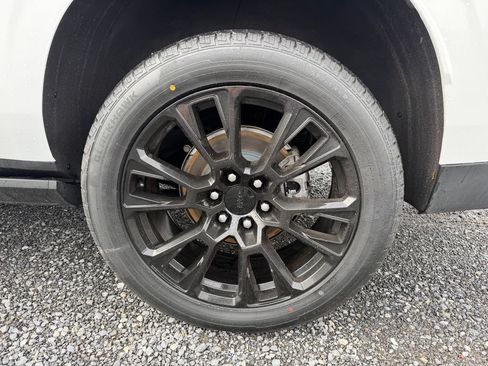 Used 2025 GMC Yukon XL Denali w/ Sun & Power Step Package AWD/4WD image 16