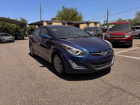 Used 2015 Hyundai Elantra SE w/ Option Group 02 FWD image 5