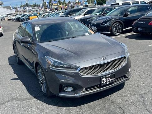 Used 2017 Kia Cadenza Premium FWD image 7