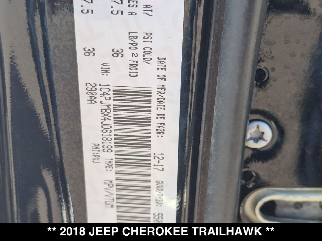 Used 2018 Jeep Cherokee Trailhawk AWD/4WD image 30