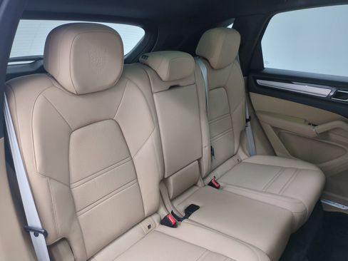 Used 2023 Porsche Cayenne E-Hybrid image 23