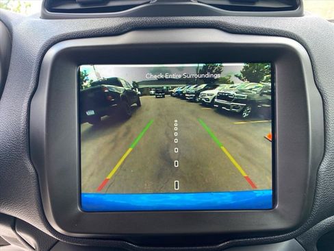 Used 2020 Jeep Renegade Latitude w/ UConnect 8.4 Nav Group AWD/4WD image 16