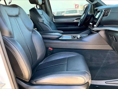 Used 2023 Jeep Wagoneer Series III w/ Premium Group I image 8