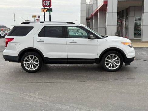 Used 2015 Ford Explorer XLT w/ Equipment Group 202A image 2