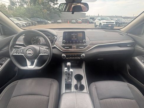 Used 2025 Nissan Altima 2.5 SV FWD image 31