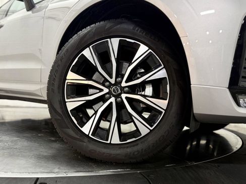 Used 2025 Volvo XC60 B5 Core w/ Climate Package image 10