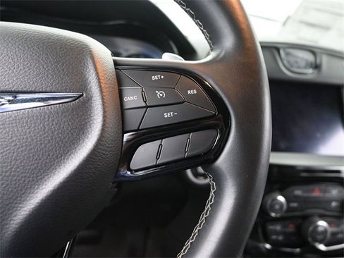 Used 2019 Chrysler 300 S image 32