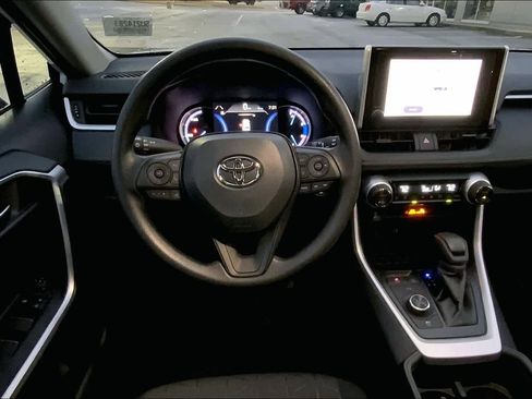 Used 2025 Toyota RAV4 XLE image 5