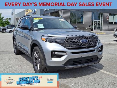 Certified 2022 Ford Explorer XLT w/ Equipment Group 202A AWD/4WD image 2
