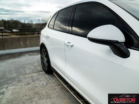 Used 2015 Porsche Cayenne S image 40