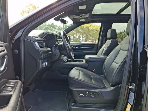 Used 2021 GMC Yukon XL Denali w/ Denali Premium Package AWD/4WD image 14
