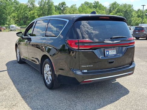 Used 2025 Chrysler Pacifica Select FWD image 9