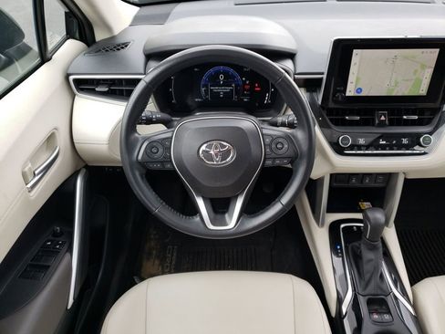 Used 2023 Toyota Corolla Cross XLE w/ Convenience Package image 13