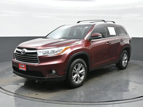 Used 2015 Toyota Highlander XLE image 2