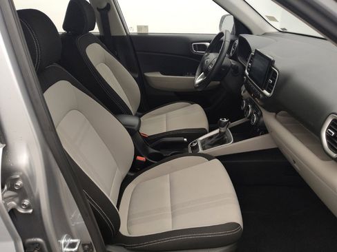Used 2025 Hyundai Venue SEL image 21