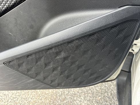 Used 2019 Toyota C-HR XLE image 18