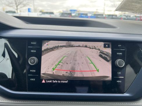 Used 2024 Volkswagen Taos SE image 18