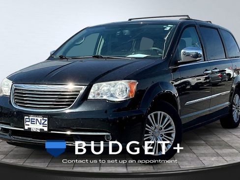 Used 2014 Chrysler Town & Country Touring-L w/ Driver Convenience Group FWD image 1