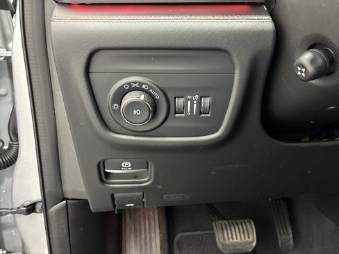 Used 2025 Jeep Grand Cherokee L Summit AWD/4WD image 20