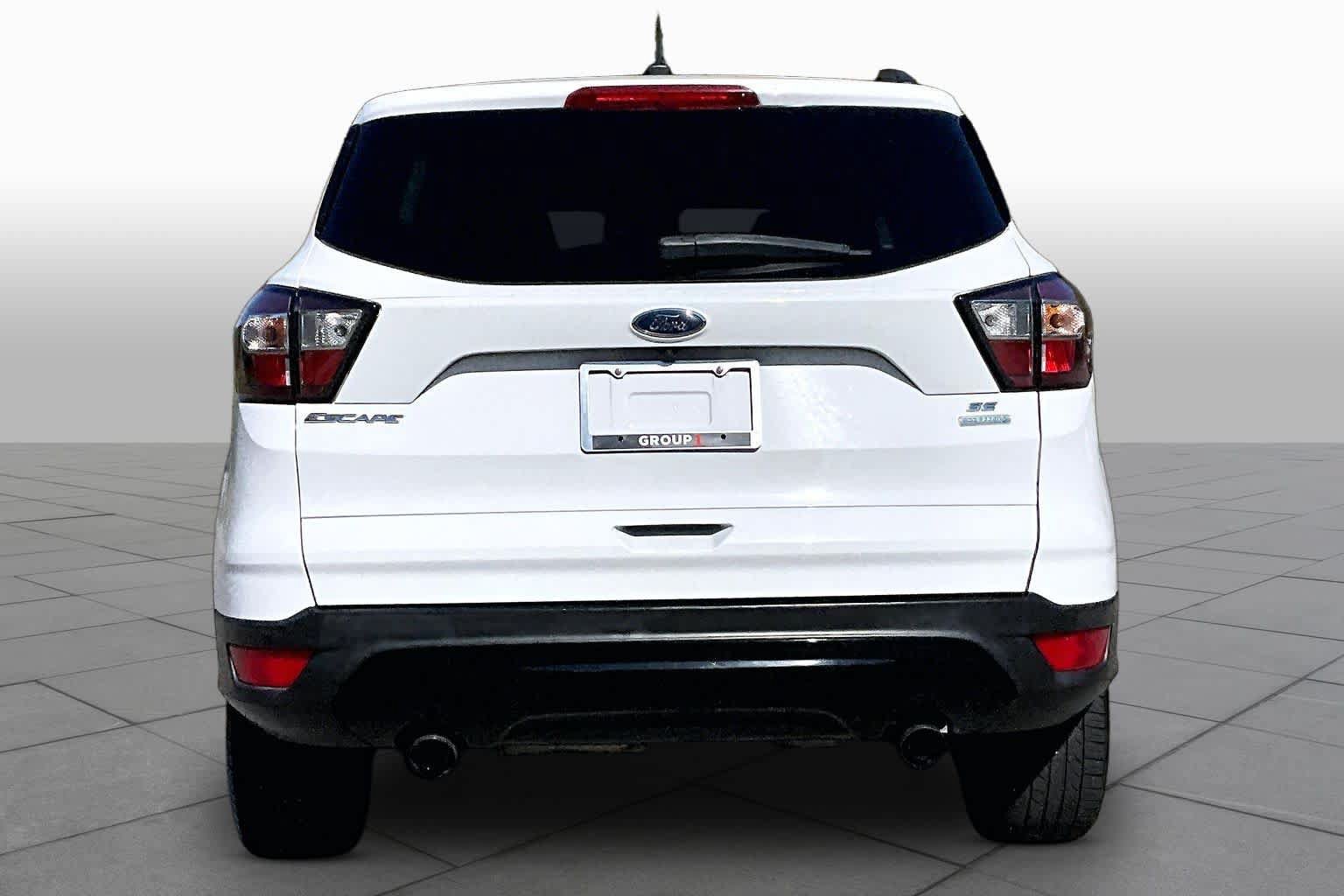 Used 2017 Ford Escape SE w/ SE Sport Appearance Package FWD image 5