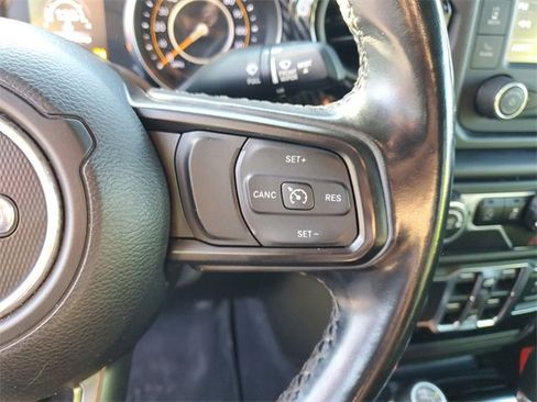 Used 2021 Jeep Gladiator Willys image 17