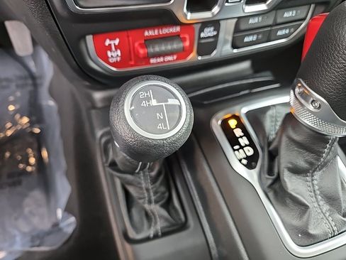 Used 2025 Jeep Gladiator Mojave w/ Safety Group image 34