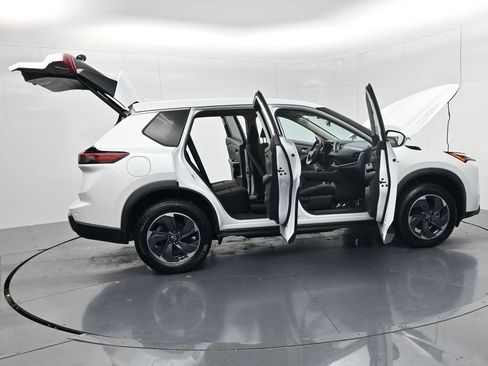 Used 2024 Nissan Rogue SV FWD image 68