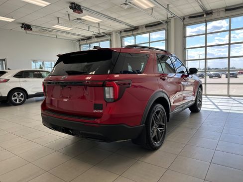 Used 2025 Ford Explorer ST-Line w/ Premium Package AWD/4WD image 5