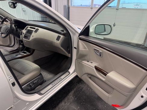 Used 2010 Hyundai Azera Limited w/ Navigation Pkg 3 image 16