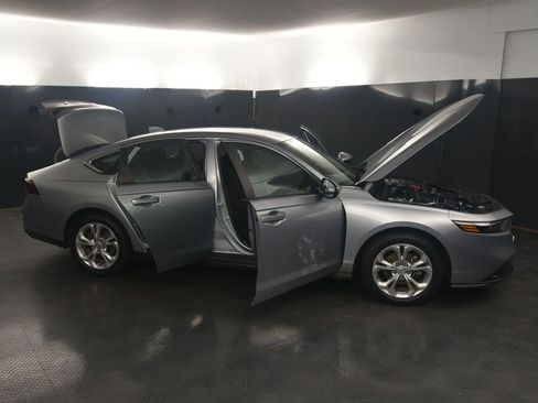 Used 2023 Honda Accord LX image 33
