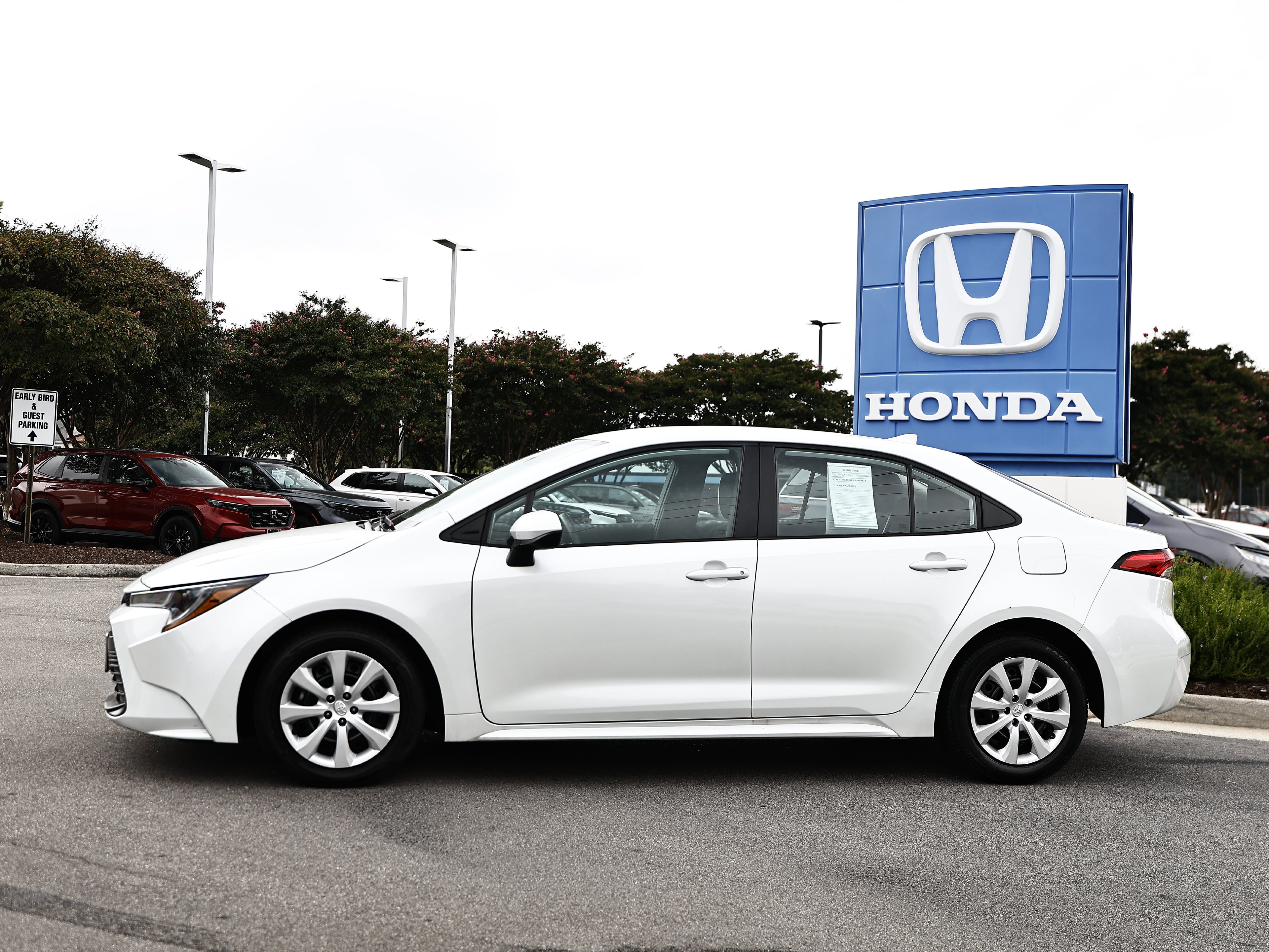 Used 2025 Toyota Corolla LE FWD image 4