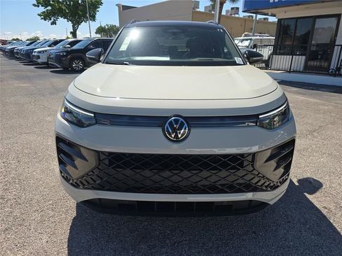New 2026 Volkswagen Tiguan SE R-Line FWD image 2
