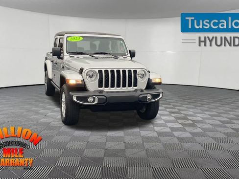 Used 2023 Jeep Gladiator Sport image 1