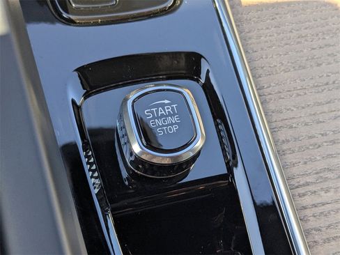 Certified 2026 Volvo XC60 B5 Plus w/ Protection Package Premier image 39