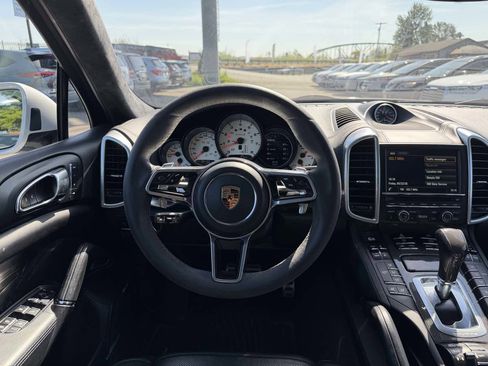 Used 2016 Porsche Cayenne Turbo AWD/4WD image 24