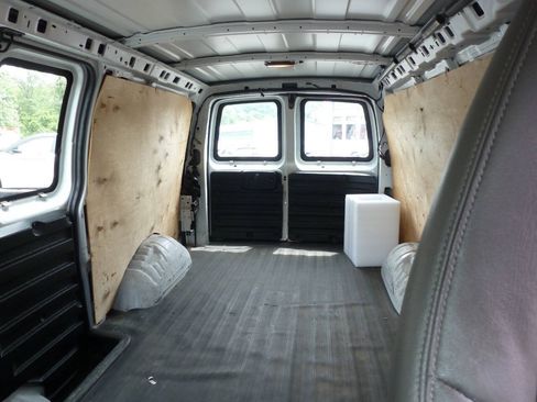 Used 2013 Chevrolet Express 2500 RWD image 20