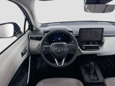 Used 2026 Toyota Corolla Cross LE image 17