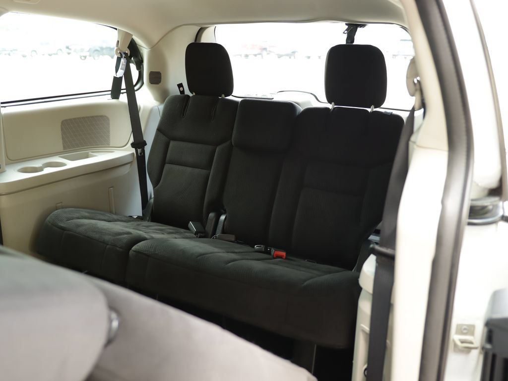 Used 2016 Dodge Grand Caravan American Value Package FWD image 23