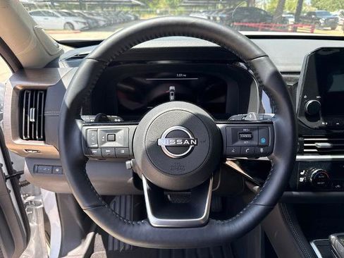 Certified 2025 Nissan Pathfinder Platinum w/ Cargo Package FWD image 12