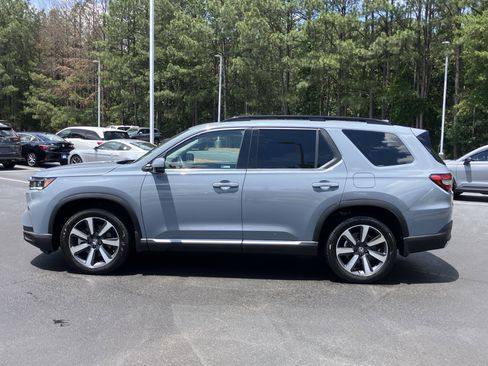 Used 2025 Honda Pilot Touring image 7