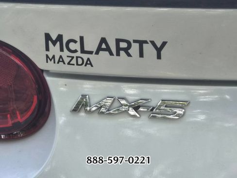 Used 2018 MAZDA MX-5 Miata Club RWD image 5