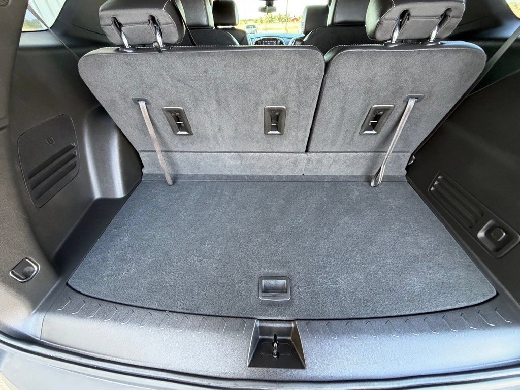 Used 2023 Chevrolet Traverse LT FWD image 29