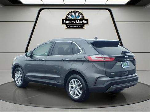 Used 2022 Ford Edge SEL w/ Convenience Package image 4