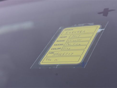 Used 2017 Chrysler Pacifica Touring-L w/ Tire & Wheel Group image 36