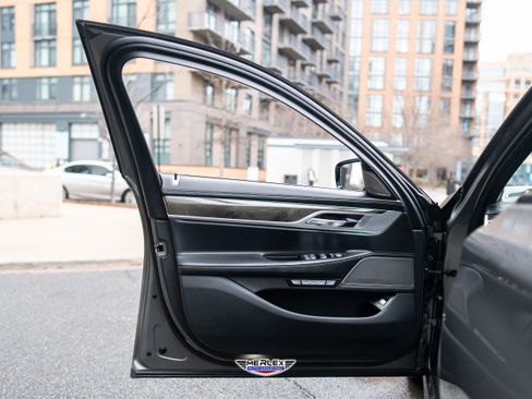 Used 2018 BMW 750i xDrive image 45